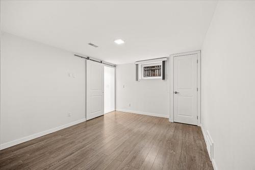 932-930 Lawson Avenue, Kelowna, BC - Indoor Photo Showing Other Room