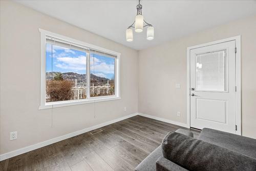 932-930 Lawson Avenue, Kelowna, BC - Indoor Photo Showing Other Room