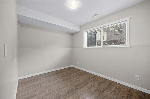 932-930 Lawson Avenue, Kelowna, BC - Indoor Photo Showing Other Room