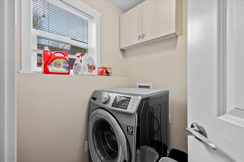 932-930 Lawson Avenue, Kelowna, BC - Indoor Photo Showing Laundry Room