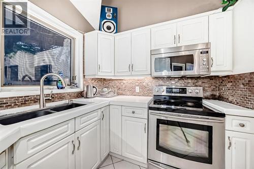8373 Edgevalley Drive Nw, Calgary, AB - Indoor Photo Showing Kitchen With Double Sink With Upgraded Kitchen