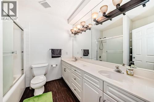 8373 Edgevalley Drive Nw, Calgary, AB - Indoor Photo Showing Bathroom