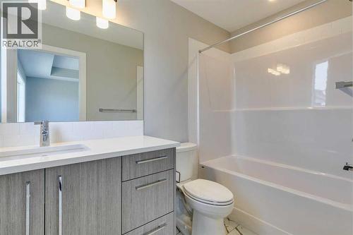 642 Rangeview Street Se, Calgary, AB - Indoor Photo Showing Bathroom
