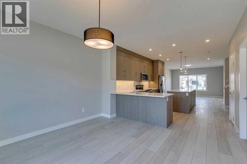 642 Rangeview Street Se, Calgary, AB - Indoor Photo Showing Kitchen