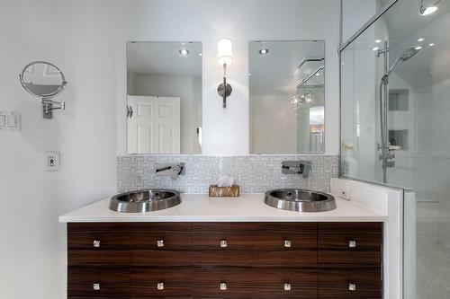 Salle de bains attenante à la CCP - 1 Av. Sauriol, Laval (Laval-Des-Rapides), QC 