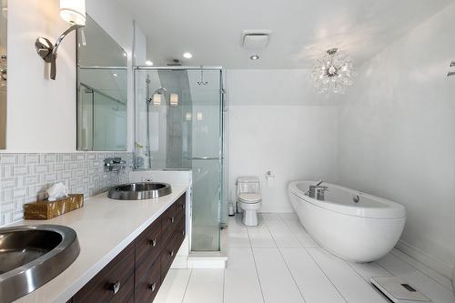 Salle de bains attenante à la CCP - 1 Av. Sauriol, Laval (Laval-Des-Rapides), QC 