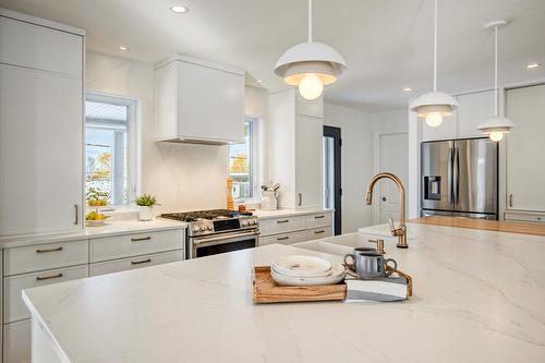 Cuisine - 2470 Rue Patenaude, Longueuil (Saint-Hubert), QC - Indoor Photo Showing Kitchen With Upgraded Kitchen