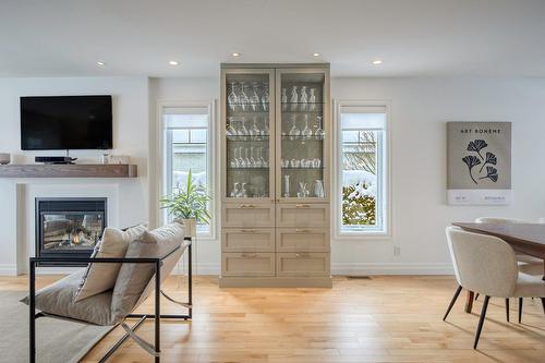 Salle à manger - 2470 Rue Patenaude, Longueuil (Saint-Hubert), QC - Indoor With Fireplace