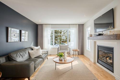 Salon - 2470 Rue Patenaude, Longueuil (Saint-Hubert), QC - Indoor Photo Showing Living Room With Fireplace