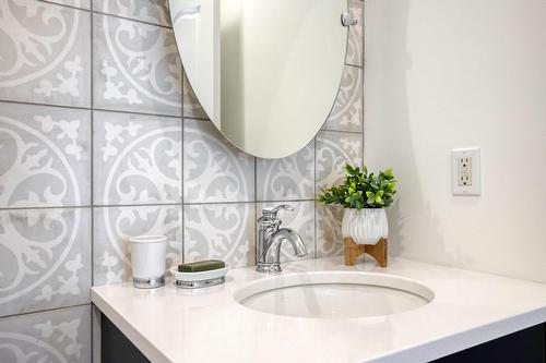 Salle d'eau - 2470 Rue Patenaude, Longueuil (Saint-Hubert), QC - Indoor Photo Showing Bathroom