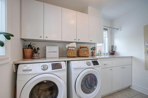 Salle de lavage - 2470 Rue Patenaude, Longueuil (Saint-Hubert), QC - Indoor Photo Showing Laundry Room