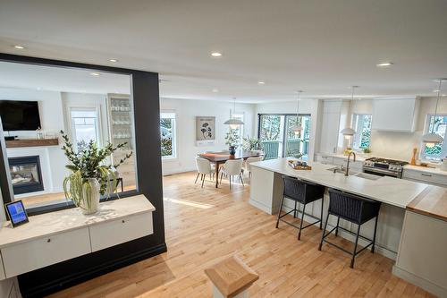 Vue d'ensemble - 2470 Rue Patenaude, Longueuil (Saint-Hubert), QC - Indoor With Fireplace