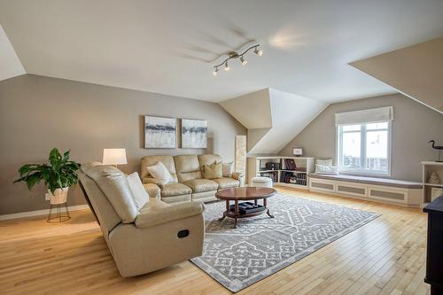 Salle familiale - 2470 Rue Patenaude, Longueuil (Saint-Hubert), QC - Indoor