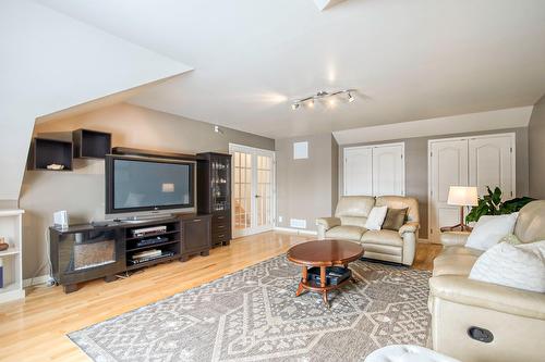 Salle familiale - 2470 Rue Patenaude, Longueuil (Saint-Hubert), QC - Indoor Photo Showing Living Room