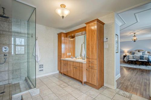 Salle de bains attenante à la CCP - 2470 Rue Patenaude, Longueuil (Saint-Hubert), QC - Indoor Photo Showing Bathroom