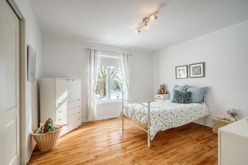 Chambre à coucher - 2470 Rue Patenaude, Longueuil (Saint-Hubert), QC - Indoor Photo Showing Bedroom