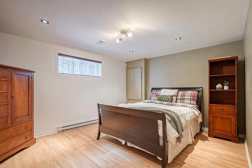 Chambre à coucher - 2470 Rue Patenaude, Longueuil (Saint-Hubert), QC - Indoor Photo Showing Bedroom