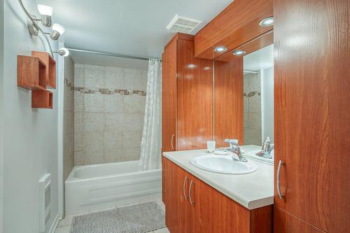 Salle de bains - 2470 Rue Patenaude, Longueuil (Saint-Hubert), QC - Indoor Photo Showing Bathroom