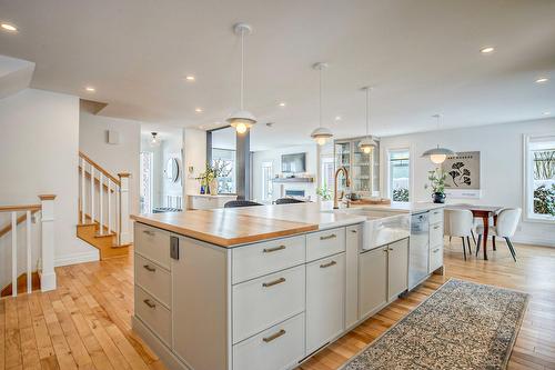 Cuisine - 2470 Rue Patenaude, Longueuil (Saint-Hubert), QC - Indoor Photo Showing Kitchen With Upgraded Kitchen