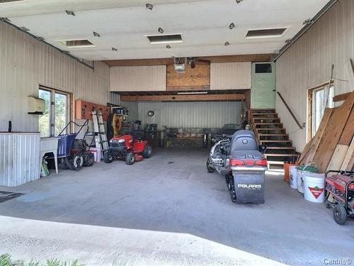 Garage - 182 2E Rang, Saint-Herménégilde, QC - Indoor Photo Showing Garage