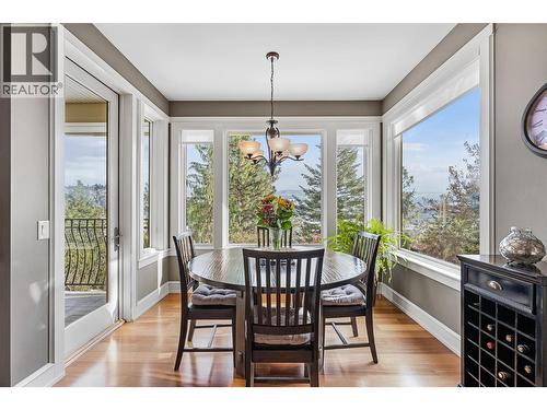 427 Long Ridge Drive, Kelowna, BC - Indoor Photo Showing Dining Room
