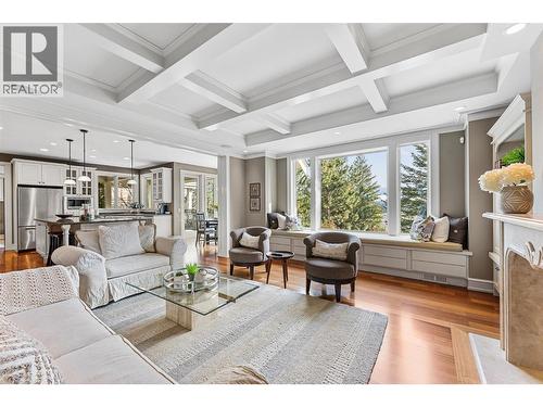427 Long Ridge Drive, Kelowna, BC - Indoor Photo Showing Living Room