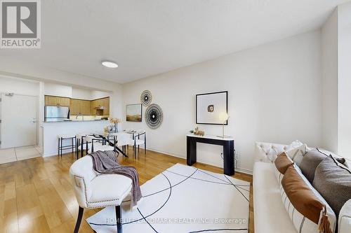 404 - 451 Rosewell Avenue, Toronto, ON - Indoor Photo Showing Other Room