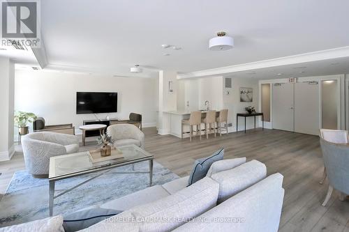 404 - 451 Rosewell Avenue, Toronto, ON - Indoor Photo Showing Living Room