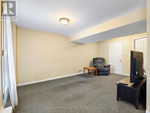 47 Schroder Crescent, Guelph (Grange Road), ON - Indoor