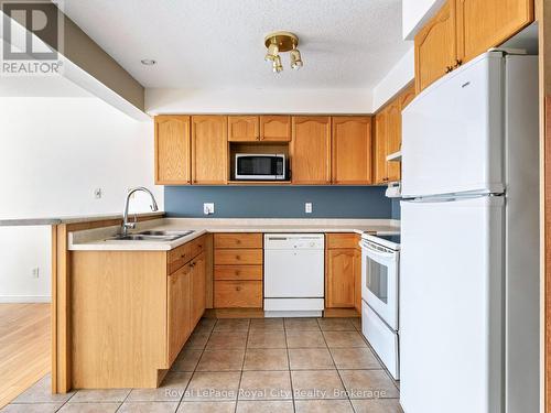 47 Schroder Crescent, Guelph (Grange Road), ON - Indoor Photo Showing Kitchen With Double Sink