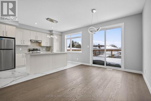 18 - 349 Southdale Road E, London South (South W), ON - Indoor Photo Showing Kitchen
