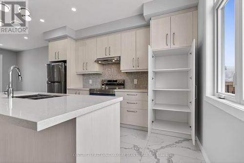18 - 349 Southdale Road E, London South (South W), ON - Indoor Photo Showing Kitchen With Upgraded Kitchen