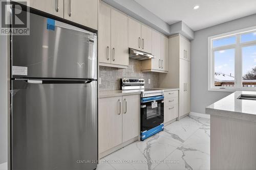 18 - 349 Southdale Road E, London South (South W), ON - Indoor Photo Showing Kitchen