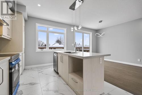 18 - 349 Southdale Road E, London South (South W), ON - Indoor