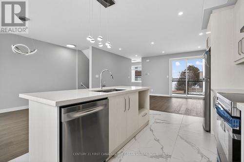 18 - 349 Southdale Road E, London South (South W), ON - Indoor Photo Showing Kitchen With Upgraded Kitchen