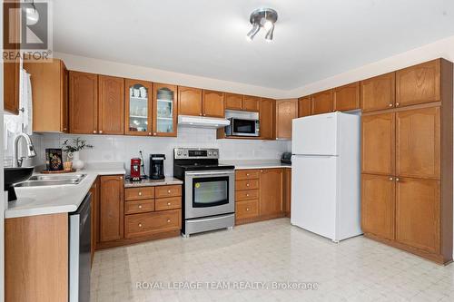 27 Avonmore Crescent, Ottawa, ON - Indoor Photo Showing Kitchen With Double Sink