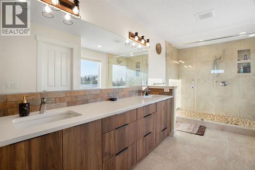 Ensuite Bathroom- Primary upper Level - 22 Bearspaw Summit Place, Rural Rocky View County, AB - Indoor Photo Showing Bathroom