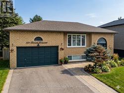 101 CROWN CRESCENT Bradford West Gwillimbury, ON L3Z 2M2