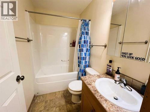 492 Hilton Crescent Ne, Medicine Hat, AB - Indoor Photo Showing Bathroom