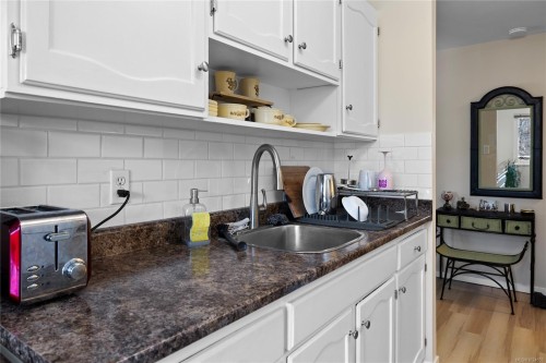 5201-999 Bowen Rd, Nanaimo, BC - Indoor Photo Showing Kitchen