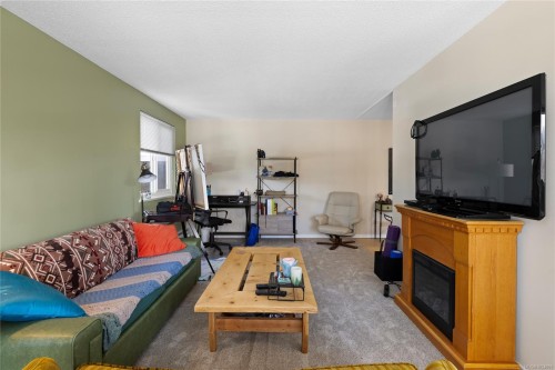 5201-999 Bowen Rd, Nanaimo, BC - Indoor Photo Showing Living Room With Fireplace