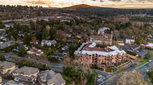 103-4529 West Saanich Rd, Saanich, BC - Outdoor With View