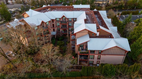 103-4529 West Saanich Rd, Saanich, BC - Outdoor