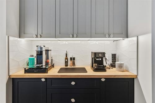 633 Pineview Drive, Kaleden, BC - Indoor Photo Showing Kitchen