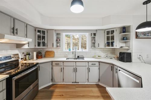 633 Pineview Drive, Kaleden, BC - Indoor Photo Showing Kitchen
