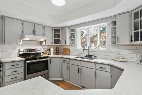 633 Pineview Drive, Kaleden, BC - Indoor Photo Showing Kitchen