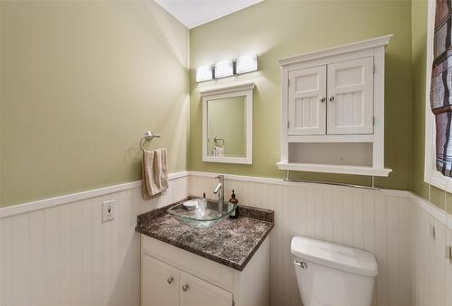 633 Pineview Drive, Kaleden, BC - Indoor Photo Showing Bathroom
