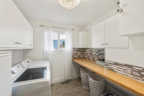 633 Pineview Drive, Kaleden, BC - Indoor Photo Showing Laundry Room