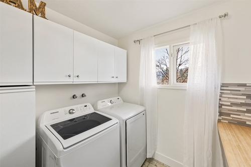 633 Pineview Drive, Kaleden, BC - Indoor Photo Showing Laundry Room