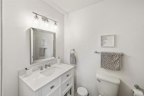 633 Pineview Drive, Kaleden, BC - Indoor Photo Showing Bathroom